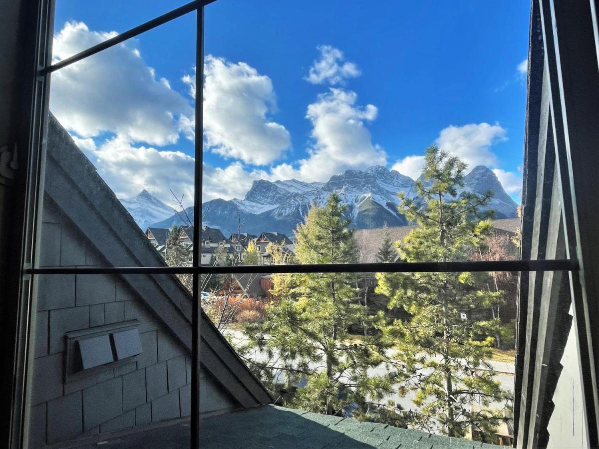 Renovated Chalet At Mystic Springs, Mountain Views, Pets Welcome! Canmore Zewnętrze zdjęcie