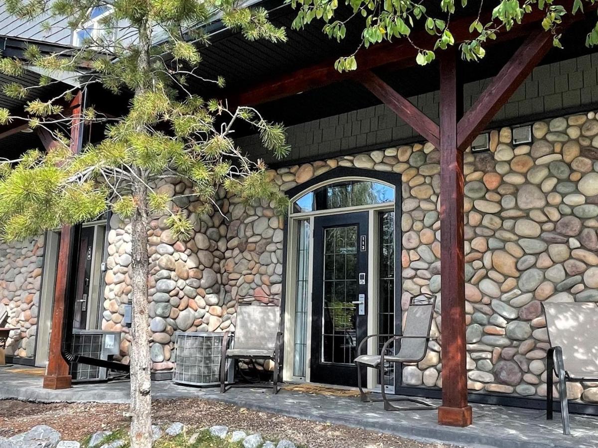 Renovated Chalet At Mystic Springs, Mountain Views, Pets Welcome! Canmore Zewnętrze zdjęcie